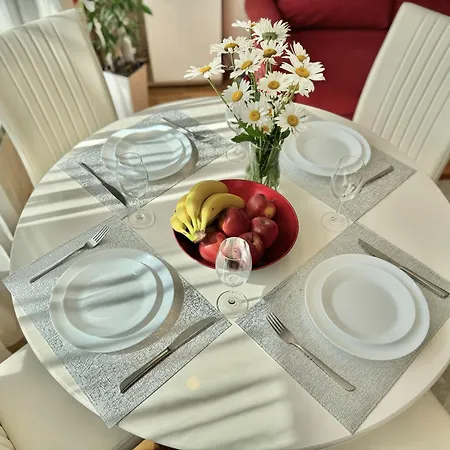 Sunny & Comfort Next To Tech Park For 4 Guests شقة