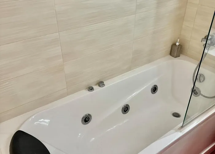 Sunny & Comfort Next To Tech Park For 4 Guests סופיה