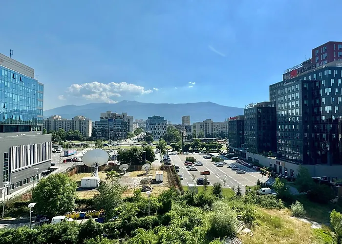 Sunny & Comfort Next To Tech Park For 4 Guests