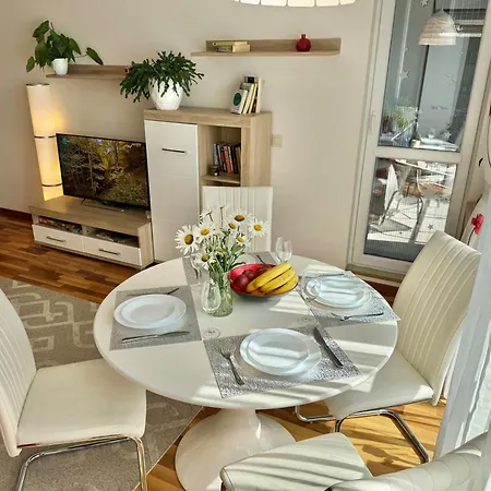 Sunny & Comfort Next To Tech Park For 4 Guests