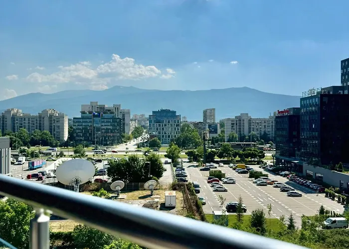 Sunny & Comfort Next To Tech Park For 4 Guests